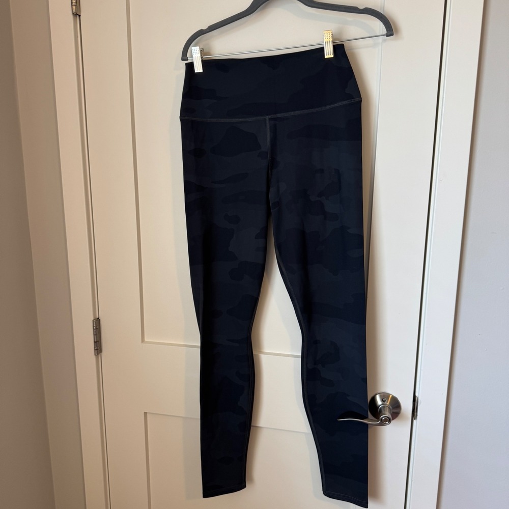 Alo Yoga High Waist Vapor Leggings Black Camo Size L RN 87370 Full Length